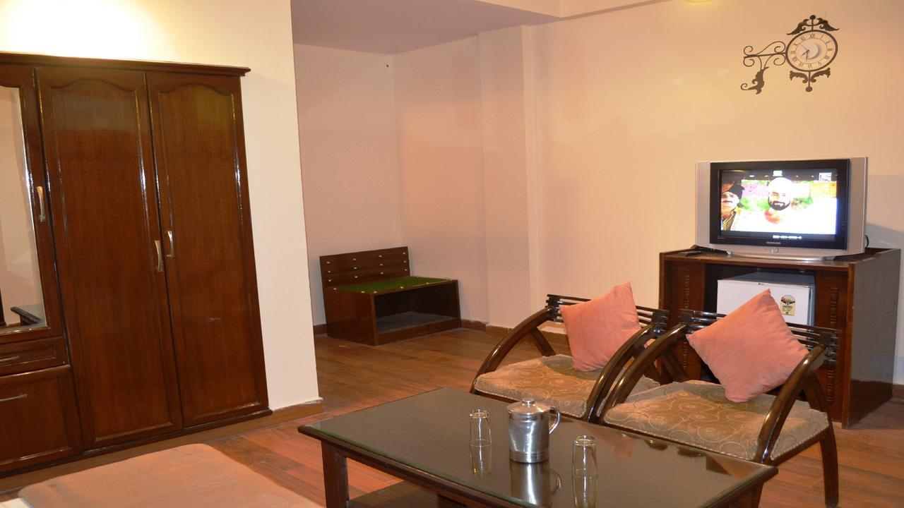 Oyo 19024 Majestic Oak Bush Hotel Mussoorie Ngoại thất bức ảnh